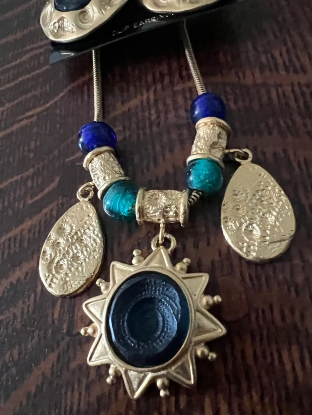 WAKEBY FOREST Goldtone Sun & Seashell Charm Necklace with matching Earrings NWT - Picture 4 of 6